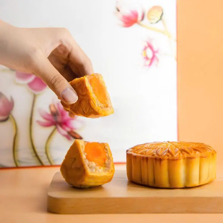 Trà và bánh trung thu trong không gian truyền thống